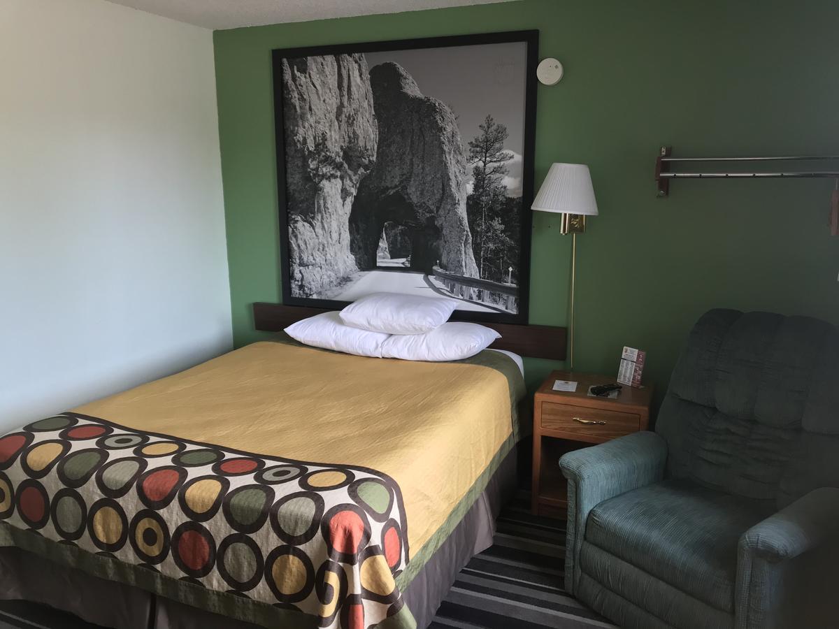 ซูเปอร์ 8 บาย วินด์แฮม ซูฟอลลส์ I90 Hotel ซูฟอลส์ ภายนอก รูปภาพ