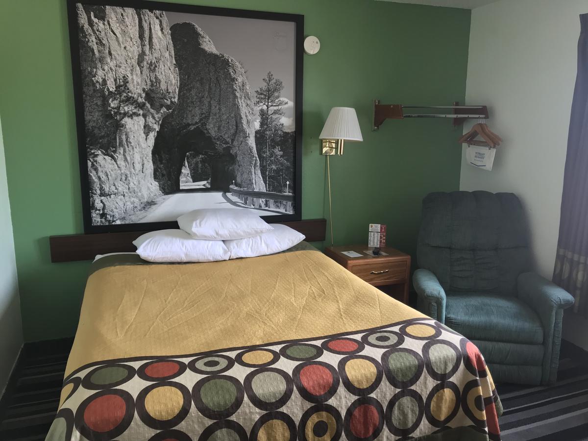 ซูเปอร์ 8 บาย วินด์แฮม ซูฟอลลส์ I90 Hotel ซูฟอลส์ ภายนอก รูปภาพ