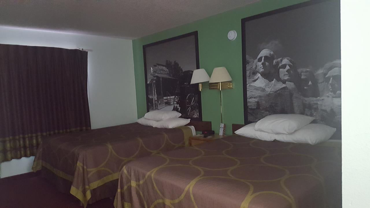 ซูเปอร์ 8 บาย วินด์แฮม ซูฟอลลส์ I90 Hotel ซูฟอลส์ ภายนอก รูปภาพ