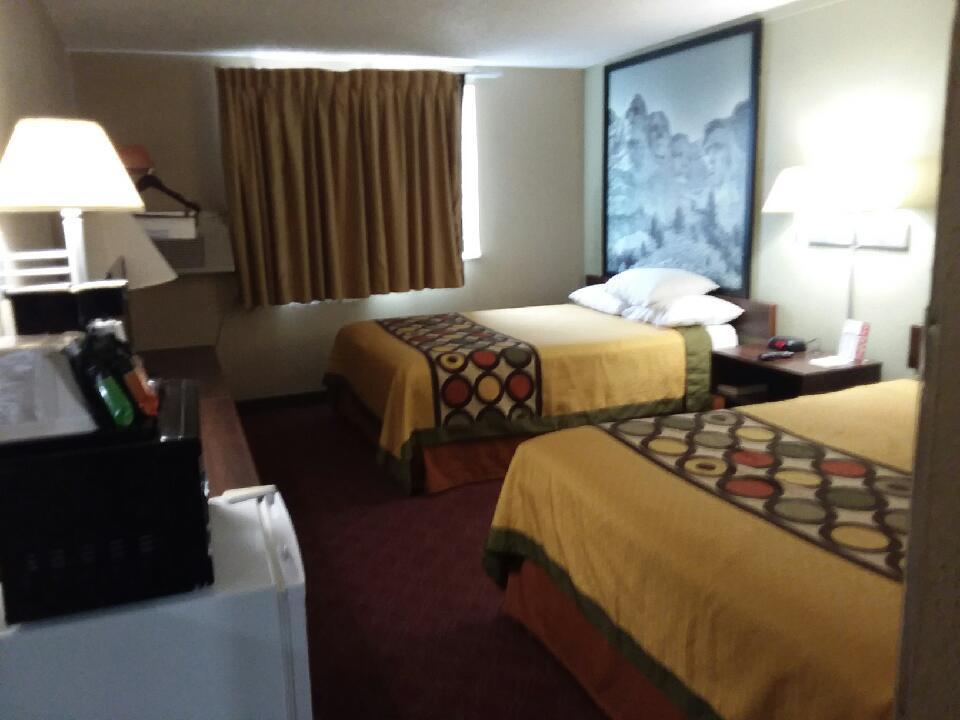 ซูเปอร์ 8 บาย วินด์แฮม ซูฟอลลส์ I90 Hotel ซูฟอลส์ ภายนอก รูปภาพ